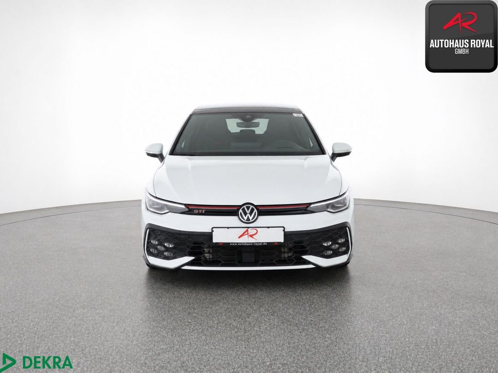 Volkswagen Golf 2025 г. Белый, пробег 17000 км