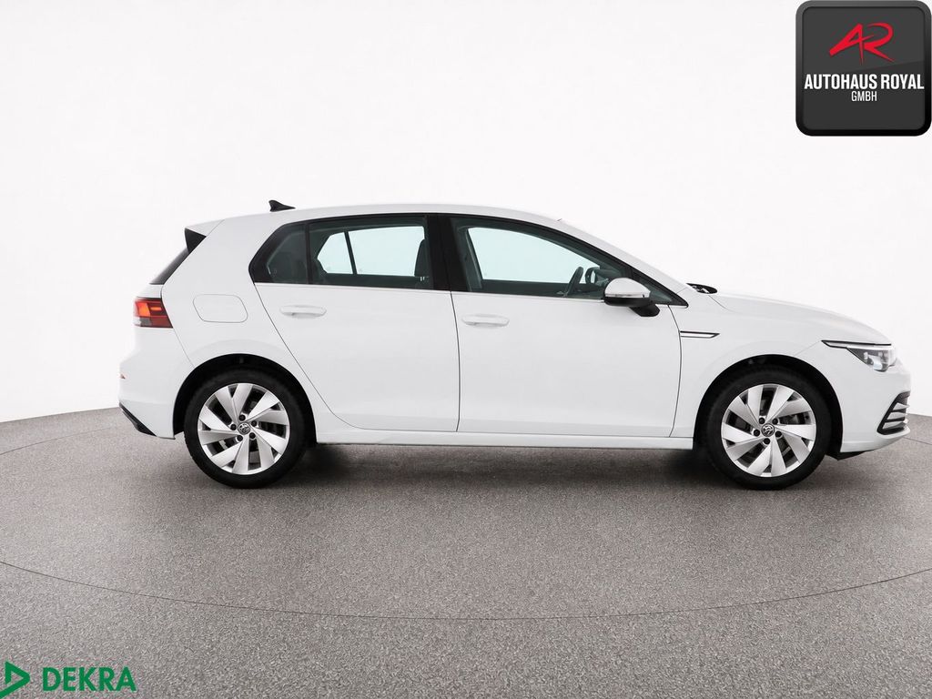 Volkswagen Golf 2024 г. Белый, пробег 28333 км