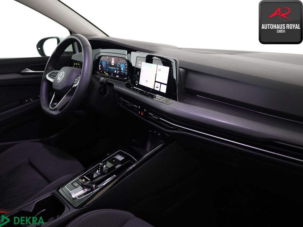Volkswagen Golf 2024 г. Белый, пробег 28333 км