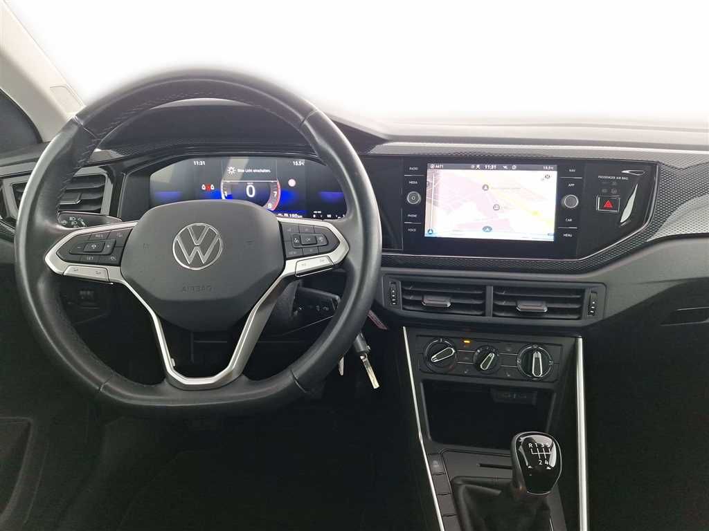 Volkswagen Polo 2024 г. Синий, пробег 42937 км