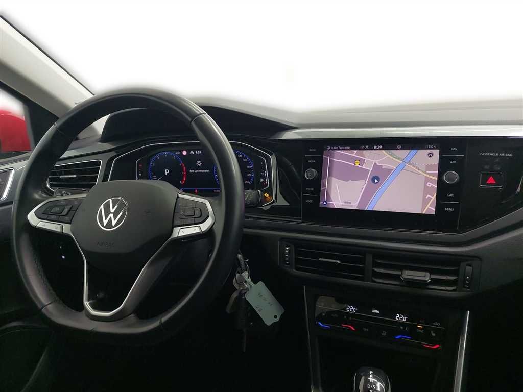 Volkswagen Polo 2024 г. Красный, пробег 46530 км