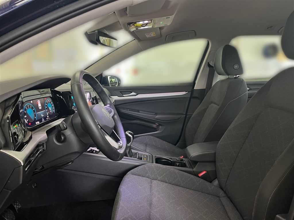 Volkswagen Golf 2023 г. Синий, пробег 42141 км