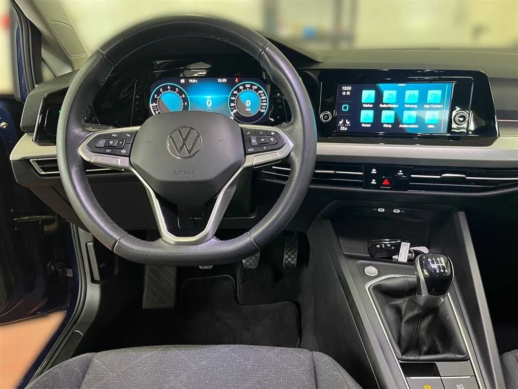 Volkswagen Golf 2023 г. Синий, пробег 42141 км
