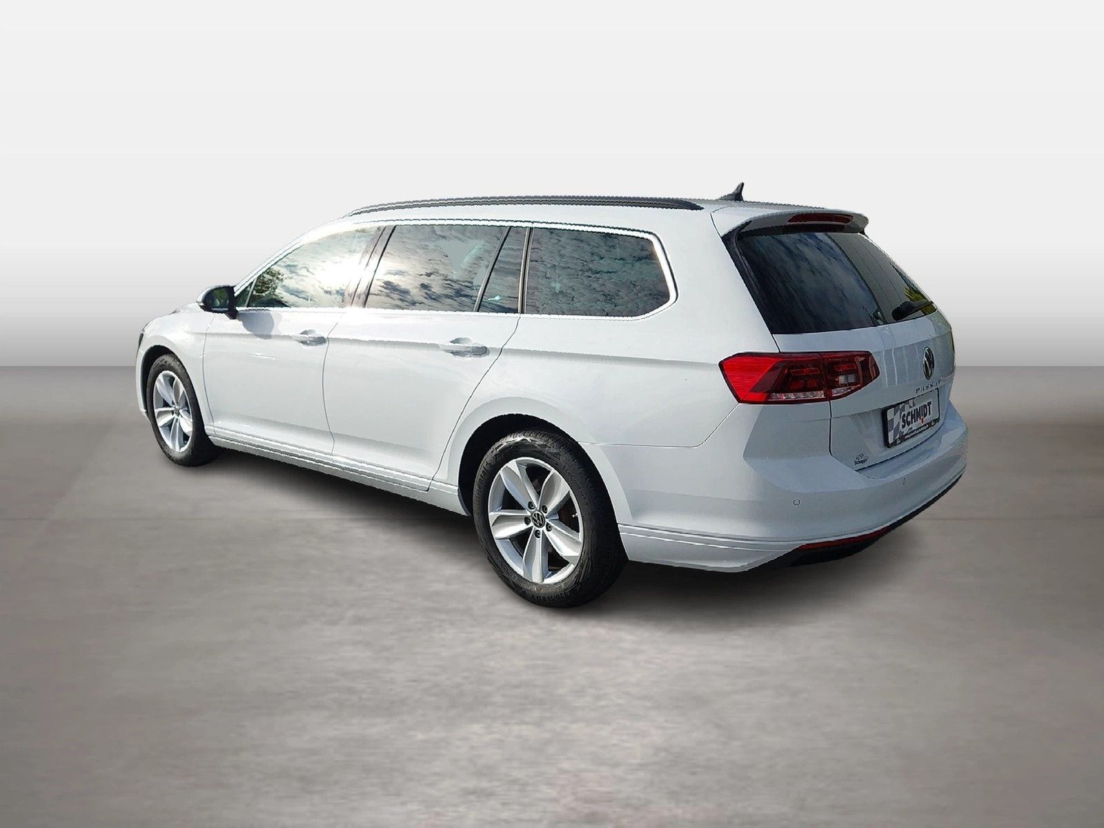 Volkswagen PASSAT VARIANT 2024 г. Белый, пробег 42687 км