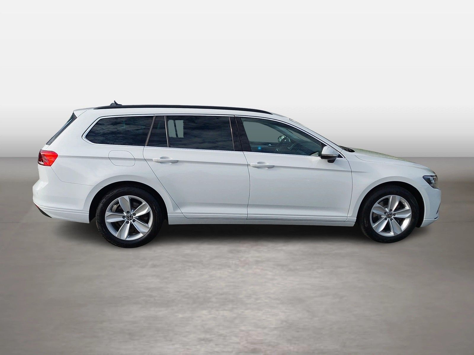 Volkswagen PASSAT VARIANT 2024 г. Белый, пробег 42687 км