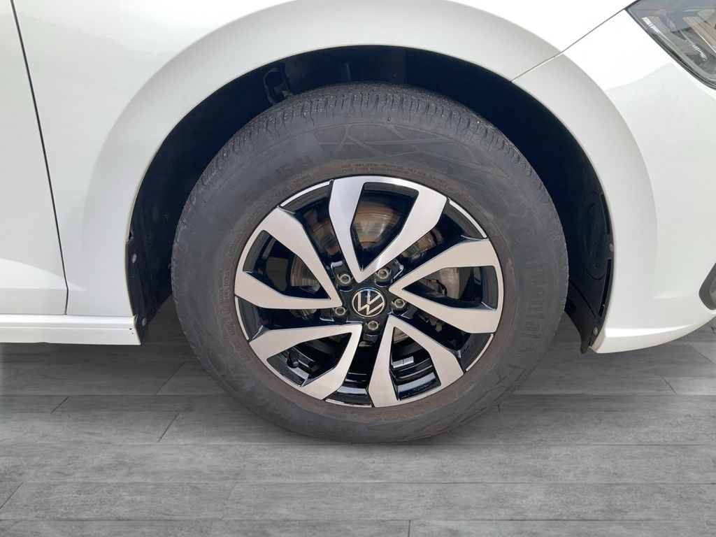 Volkswagen Polo 2023 г. Белый, пробег 37500 км