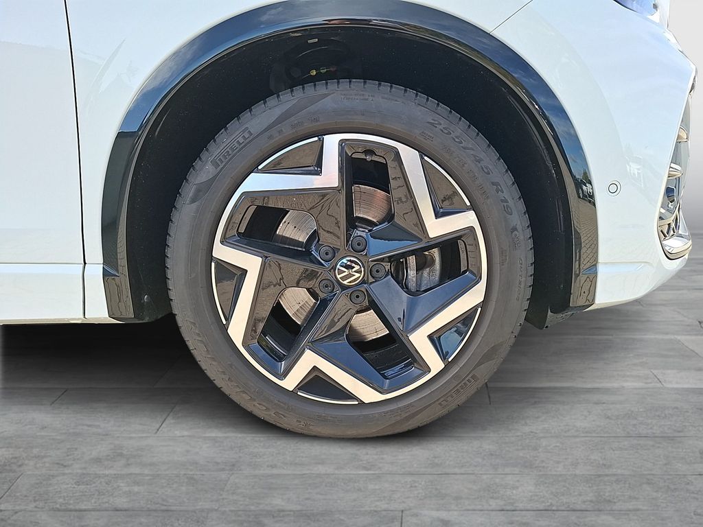 Volkswagen Tiguan 2024 г. Белый, пробег 41500 км