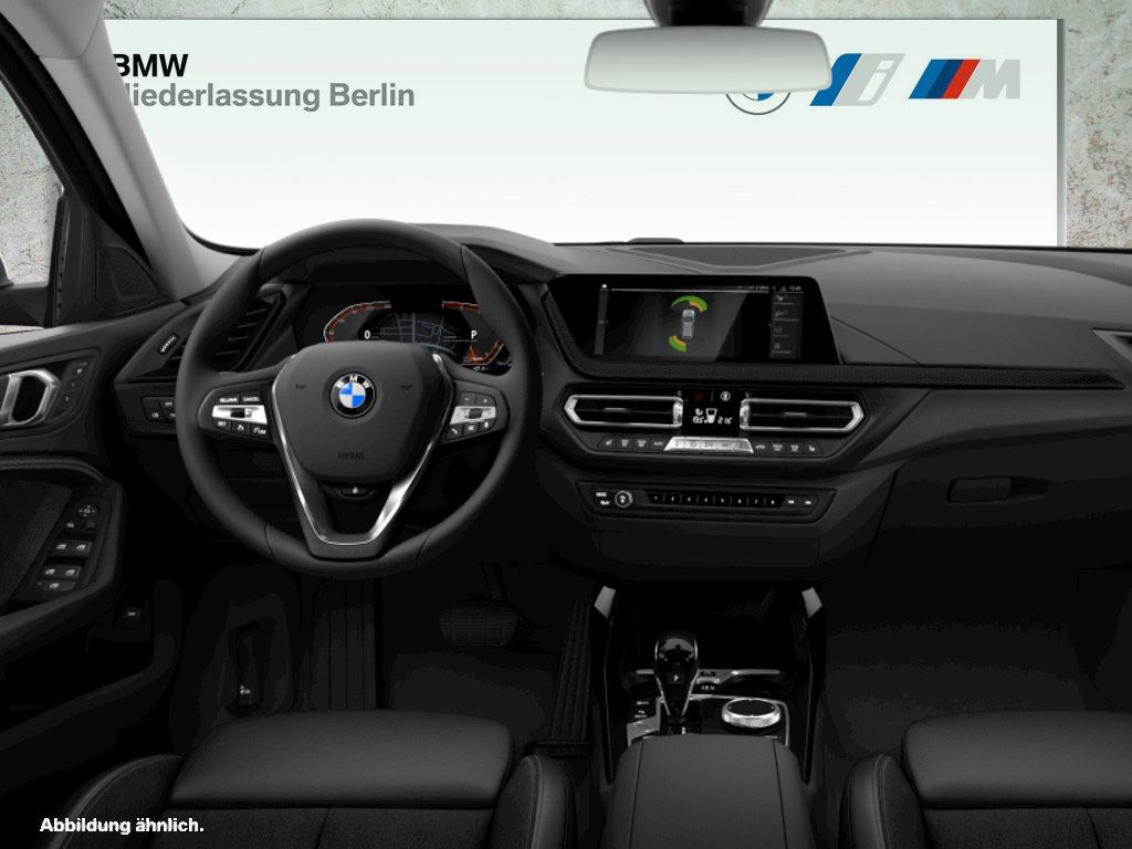 BMW 120 2022 г. Белый, пробег 32494 км
