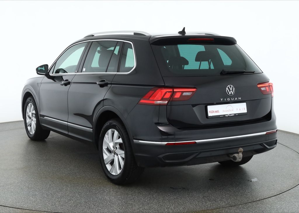 Volkswagen Tiguan 2023 г. Чёрный, пробег 45548 км