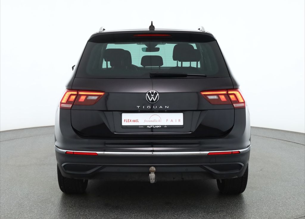 Volkswagen Tiguan 2023 г. Чёрный, пробег 45548 км