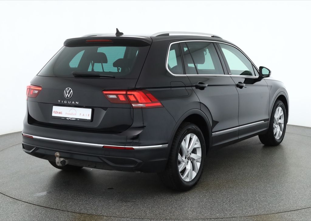 Volkswagen Tiguan 2023 г. Чёрный, пробег 45548 км
