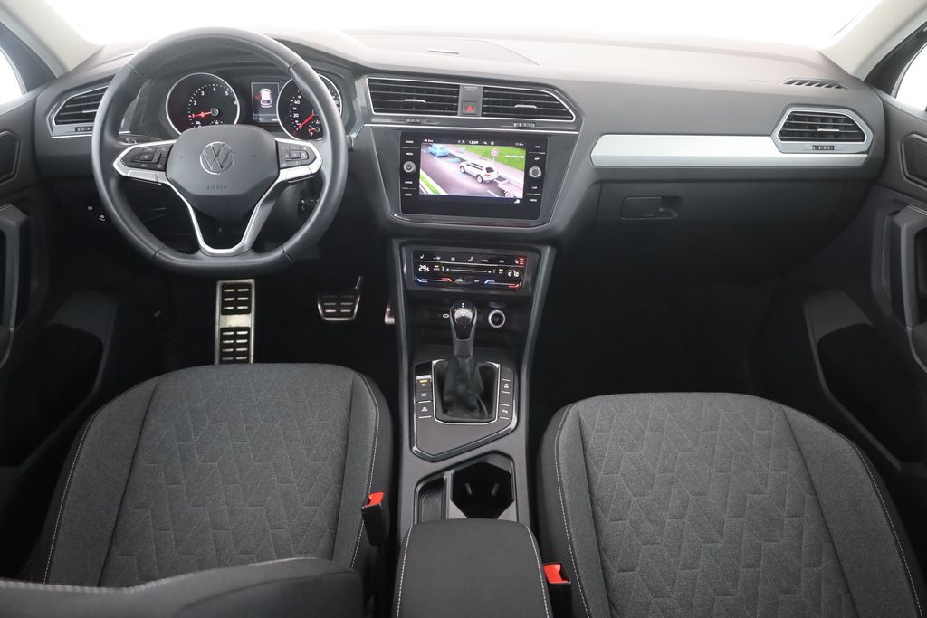 Volkswagen Tiguan 2023 г. Чёрный, пробег 45548 км