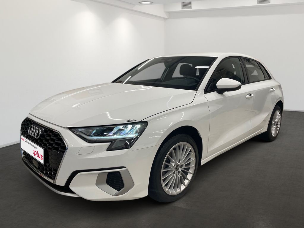 Audi A3 2023 г. Белый, пробег 28650 км