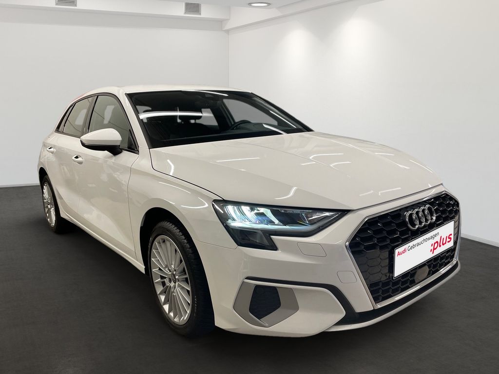 Audi A3 2023 г. Белый, пробег 28650 км