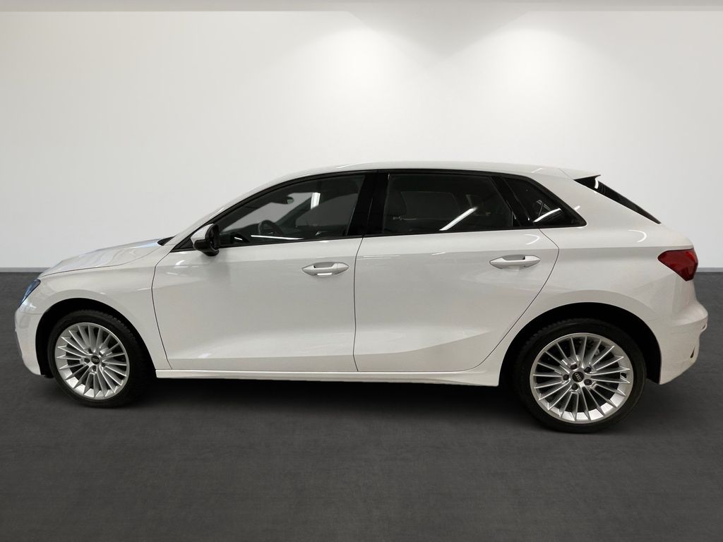 Audi A3 2023 г. Белый, пробег 28650 км
