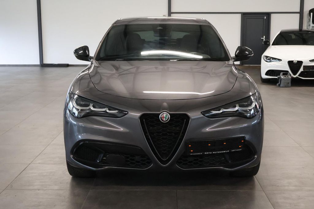 Alfa Romeo Stelvio 2023 г. Серый, пробег 59000 км
