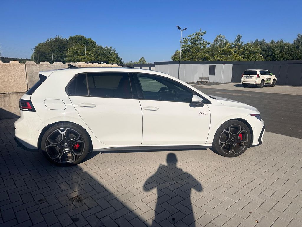 Volkswagen Golf 2024 г. Белый, пробег 34000 км