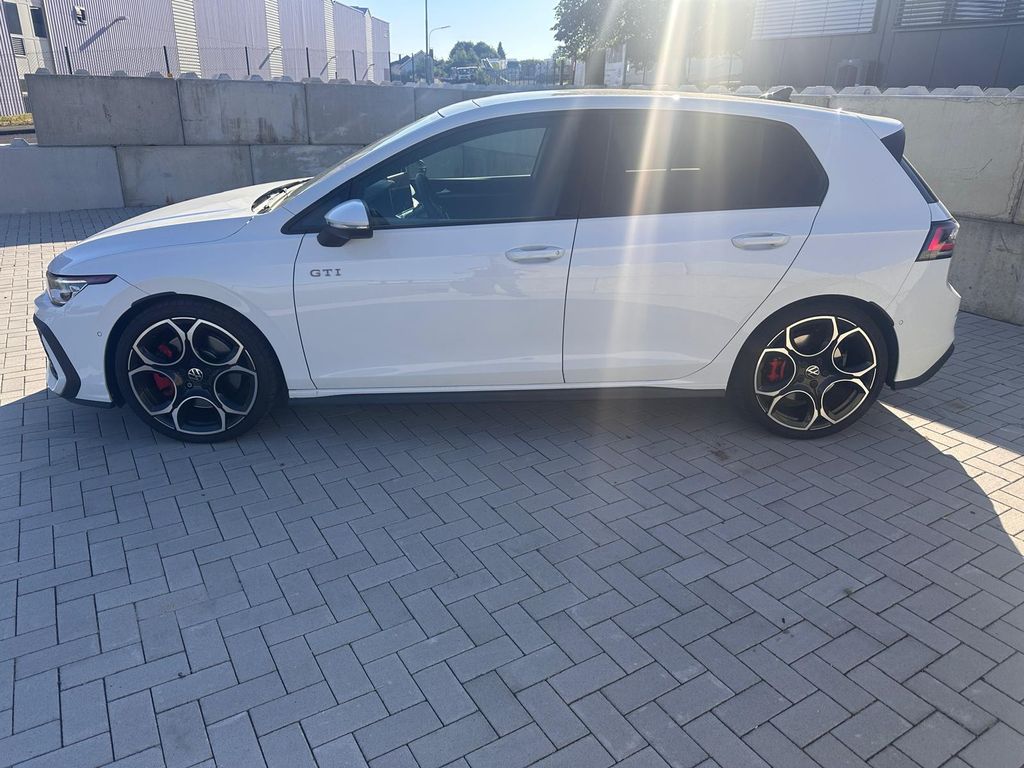 Volkswagen Golf 2024 г. Белый, пробег 34000 км