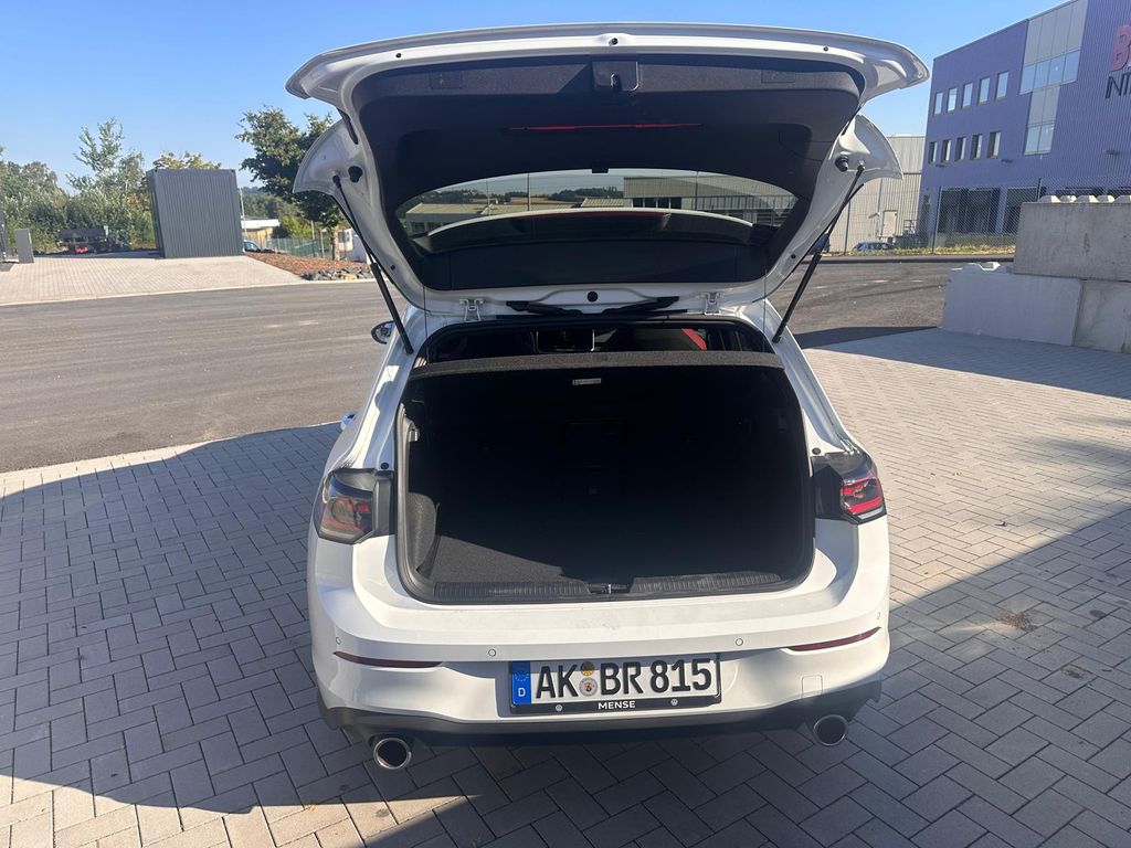 Volkswagen Golf 2024 г. Белый, пробег 34000 км