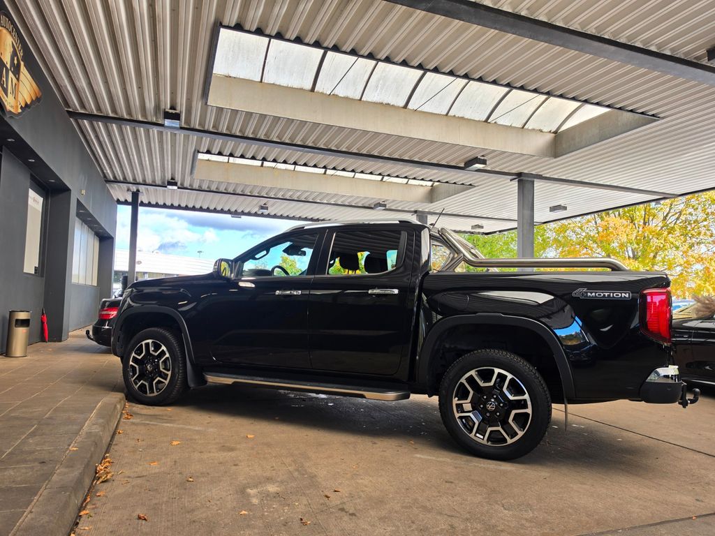 Volkswagen Amarok 2024 г. Чёрный, пробег 48000 км