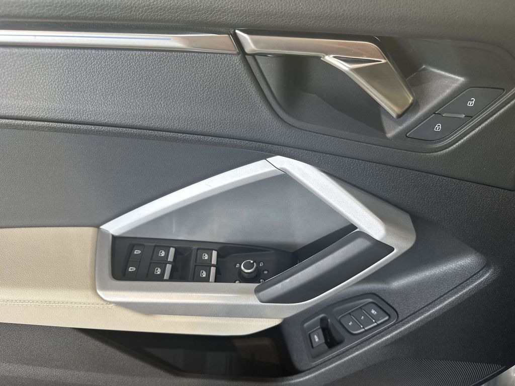 Audi Q3 2023 г. Серый, пробег 41450 км