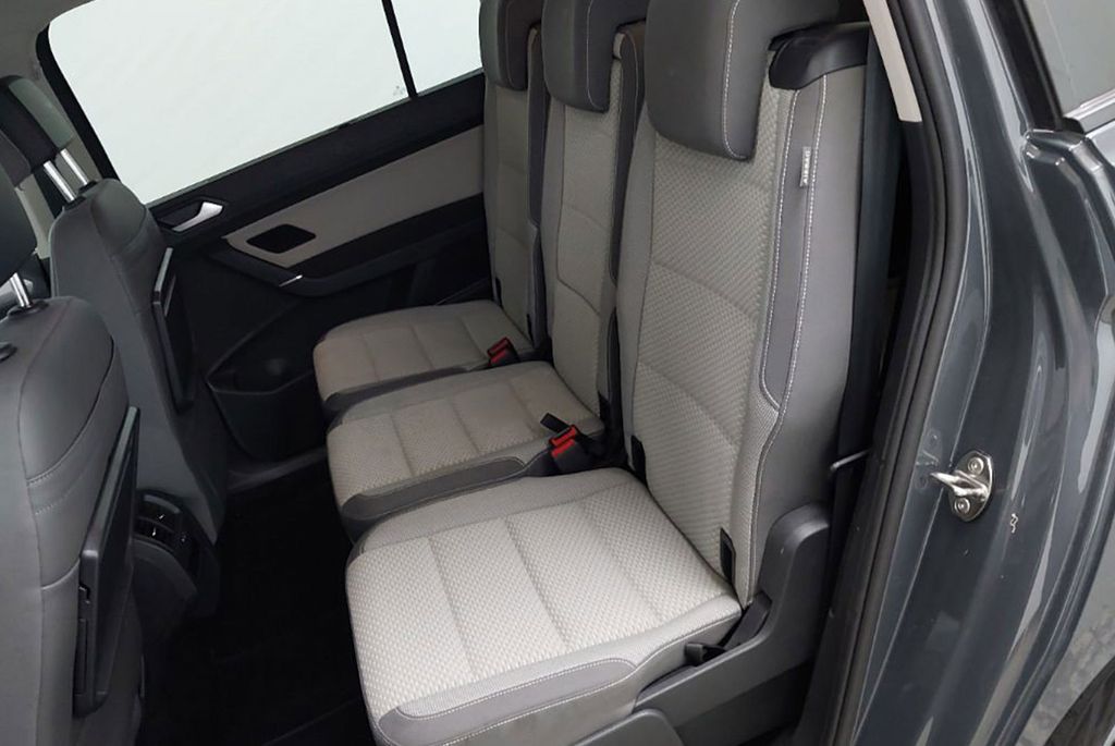 Volkswagen Touran 2024 г. Серый, пробег 31450 км