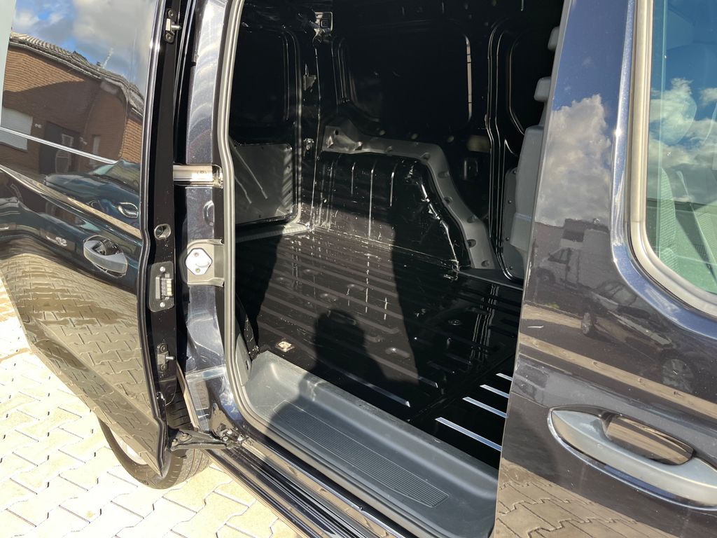 Volkswagen Caddy 2023 г. Чёрный, пробег 55000 км