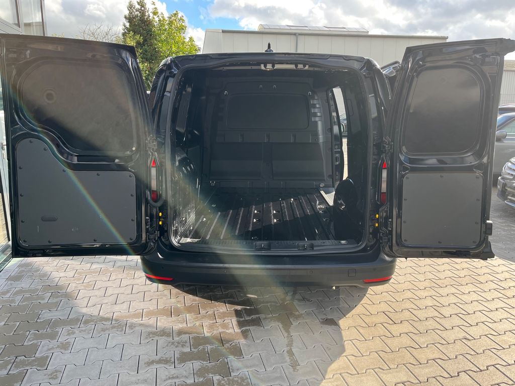 Volkswagen Caddy 2023 г. Чёрный, пробег 55000 км