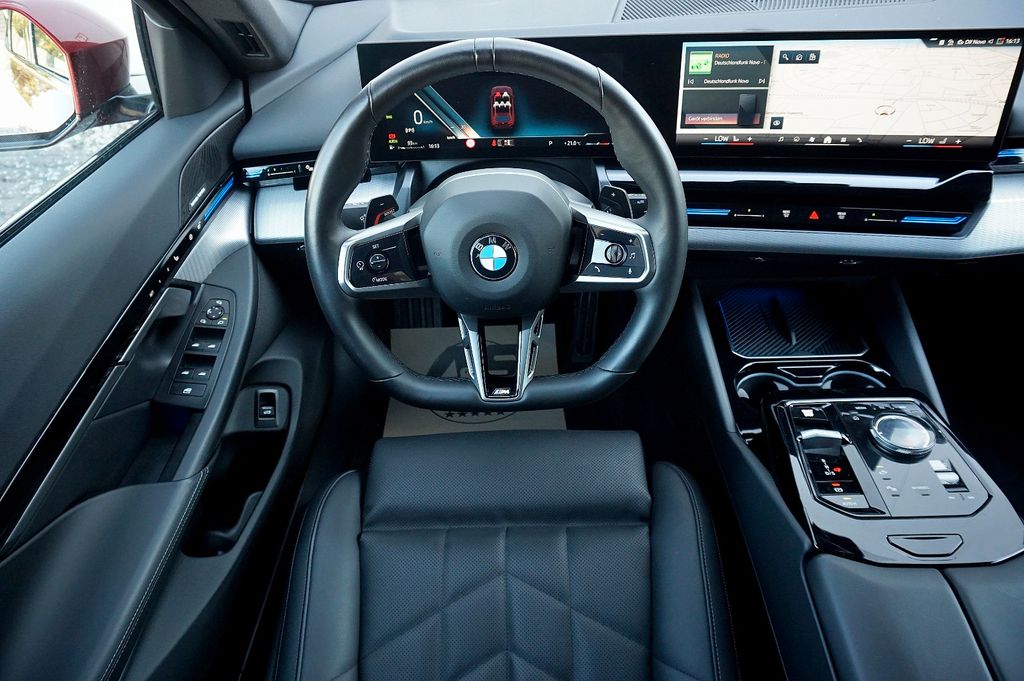 BMW 540 2024 г. Красный, пробег 19000 км