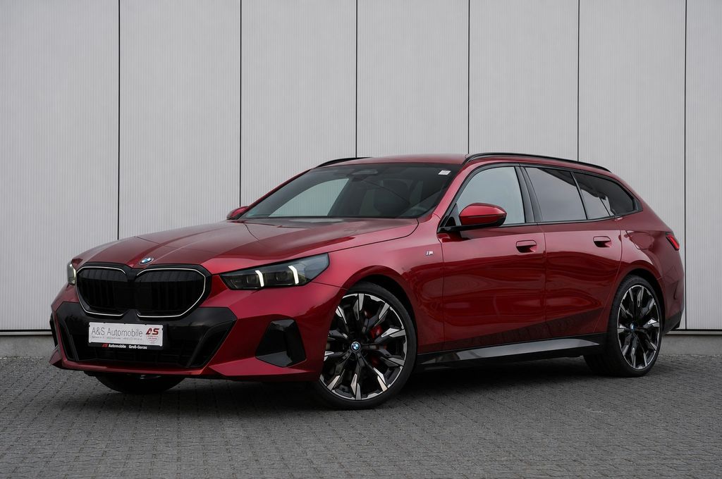 BMW 540 2024 г. Красный, пробег 19000 км