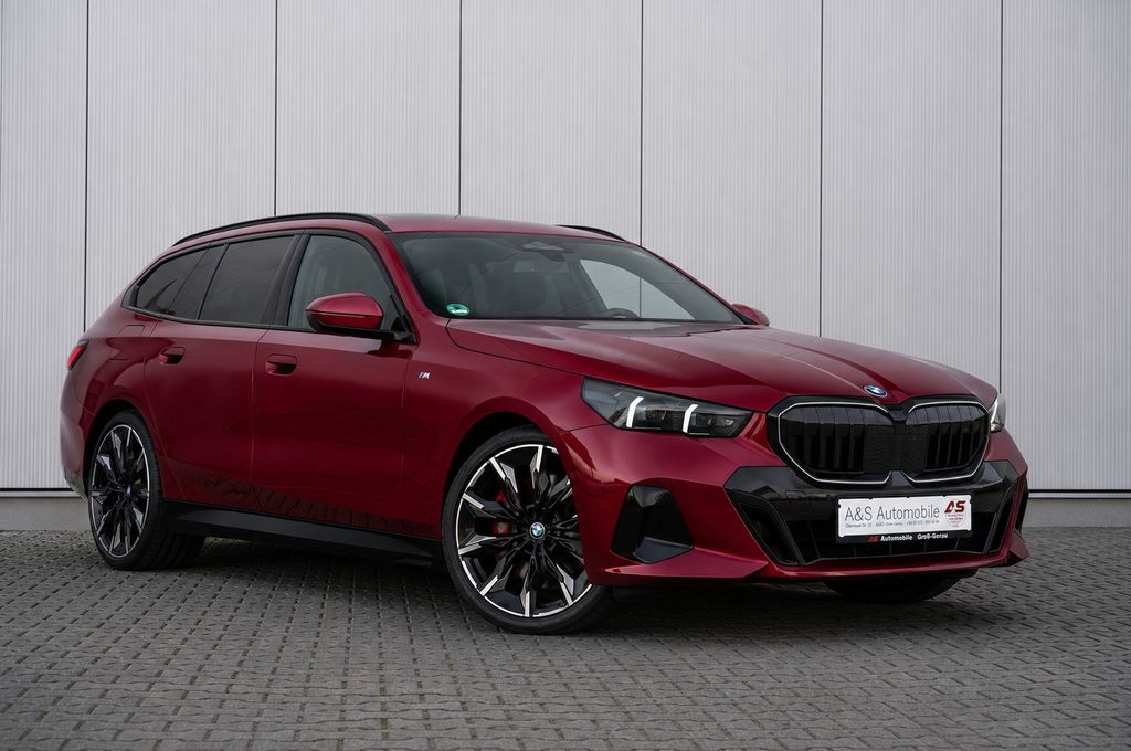 BMW 540 2024 г. Красный, пробег 19000 км
