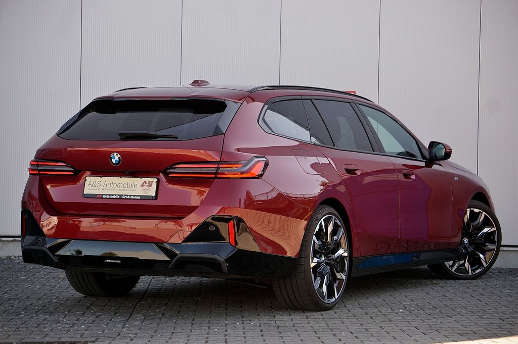 BMW 540 2024 г. Красный, пробег 19000 км