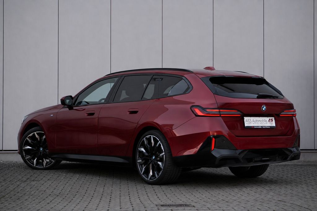 BMW 540 2024 г. Красный, пробег 19000 км