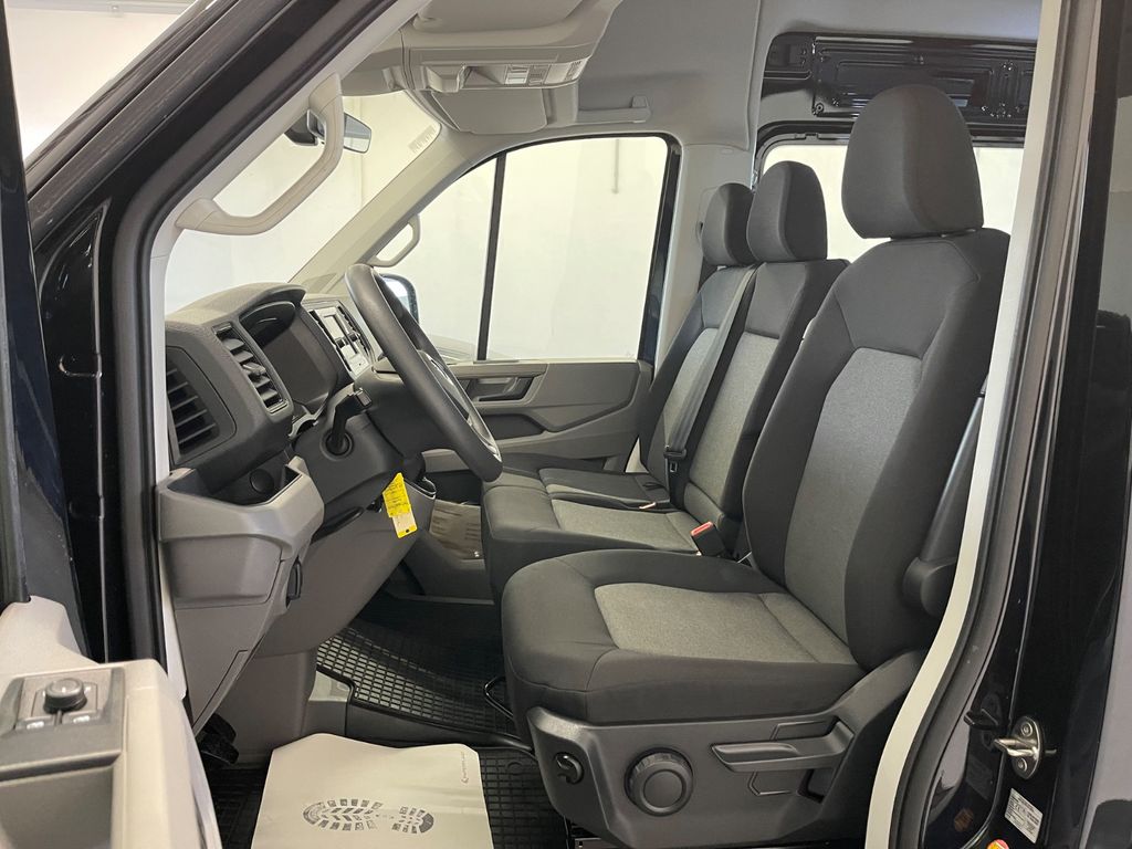Volkswagen CRAFTER 2022 г. Чёрный, пробег 57700 км