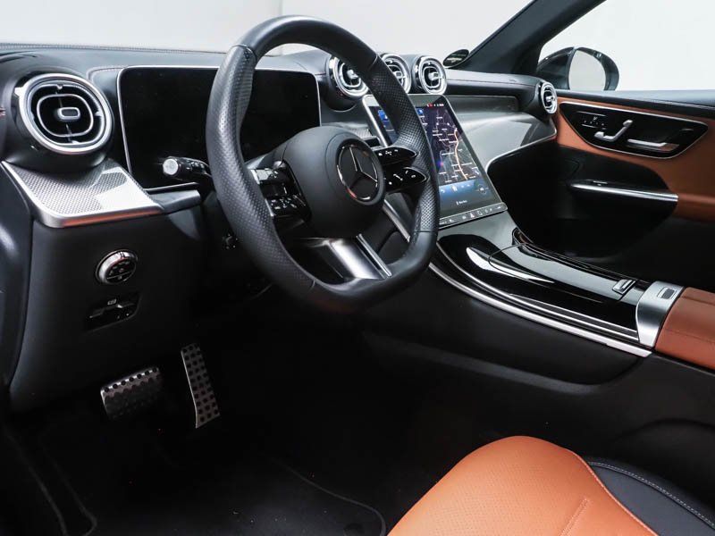 Mercedes-Benz GLC 300 2025 г. Чёрный, пробег 11579 км