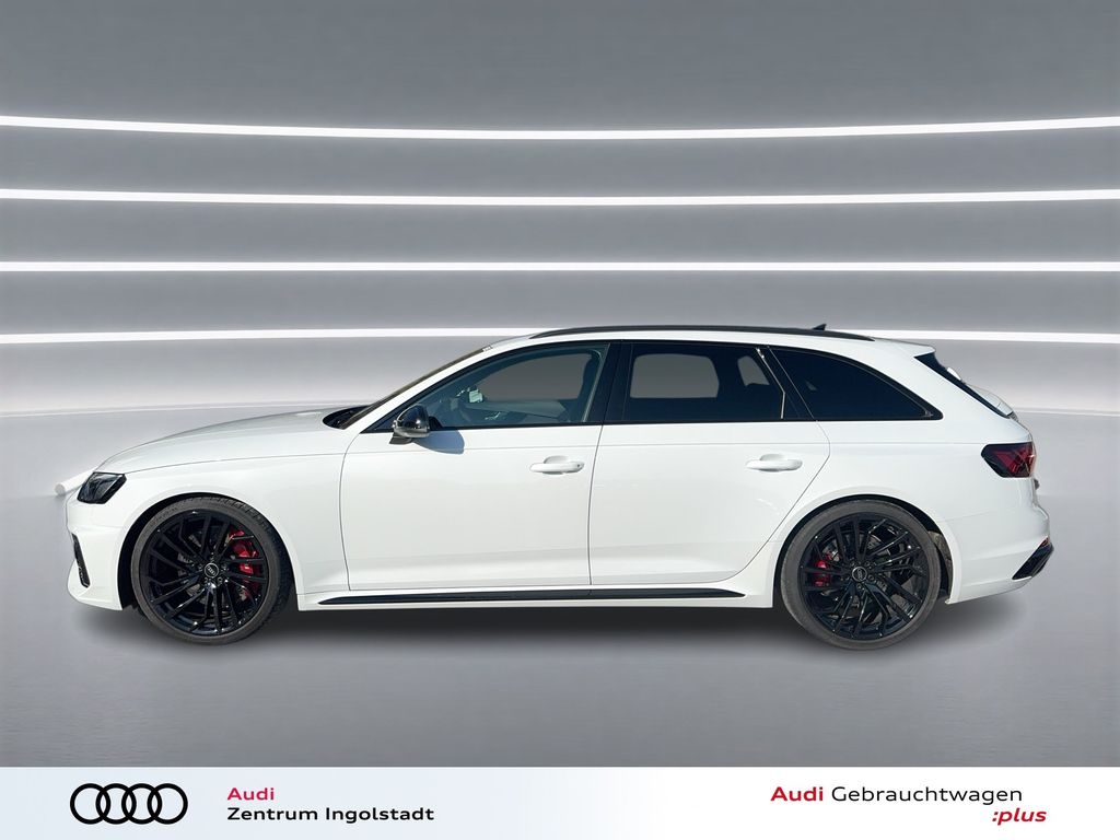 Audi RS4 2023 г. Белый, пробег 30206 км