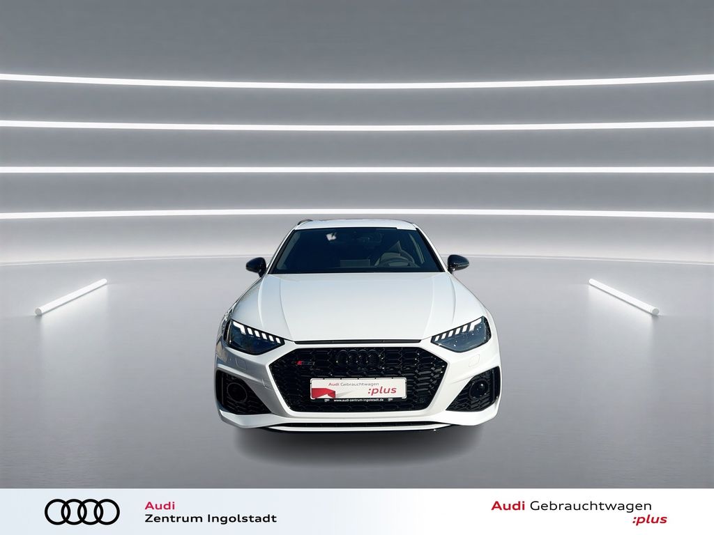 Audi RS4 2023 г. Белый, пробег 30206 км