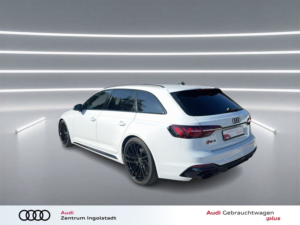 Audi RS4 2023 г. Белый, пробег 30206 км