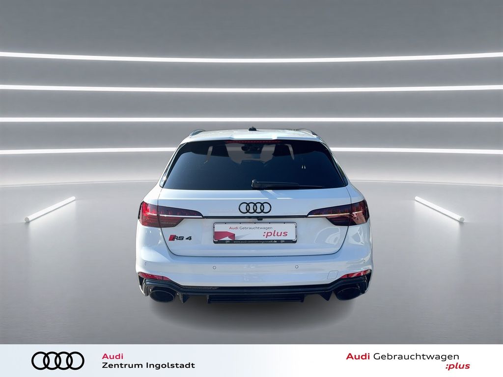 Audi RS4 2023 г. Белый, пробег 30206 км
