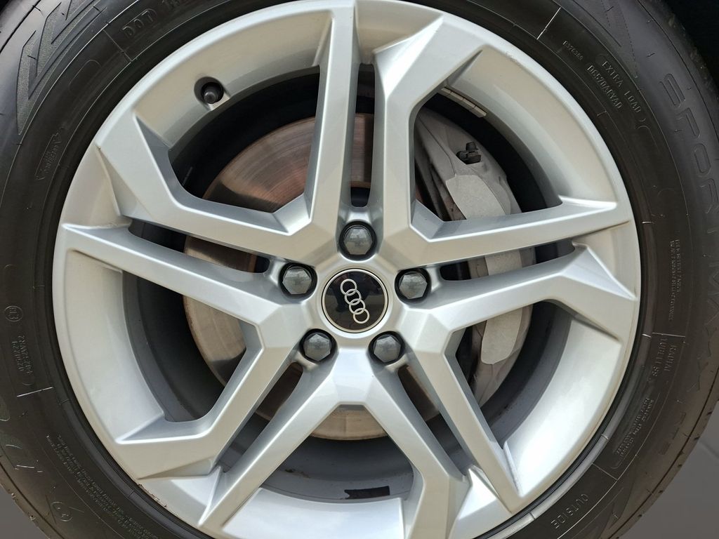 Audi Q5 2022 г. Серый, пробег 53371 км