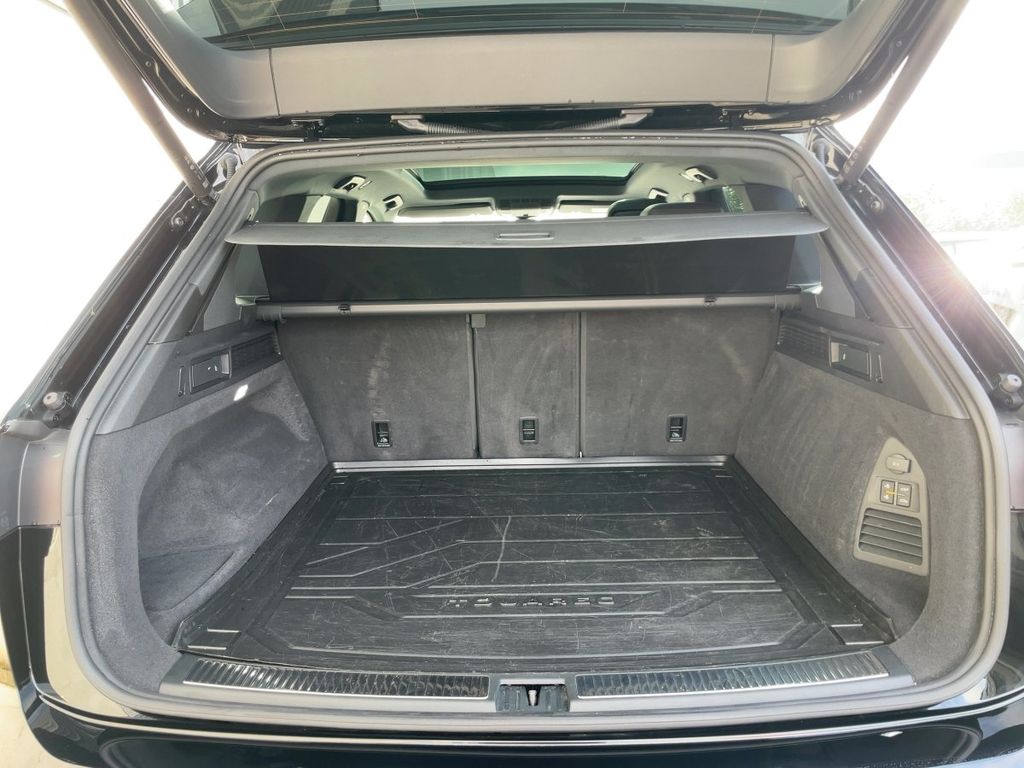 Volkswagen Touareg 2023 г. Чёрный, пробег 31150 км