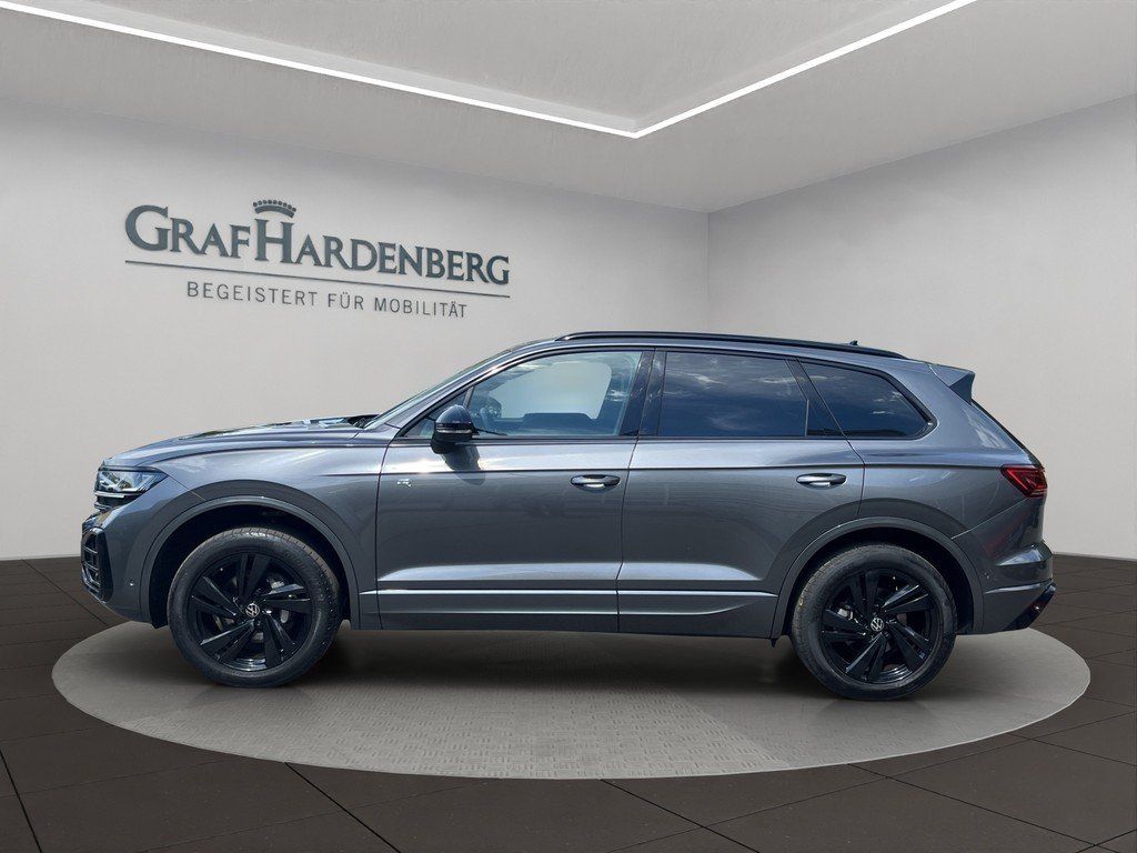 Volkswagen Touareg 2024 г. Серый, пробег 52800 км