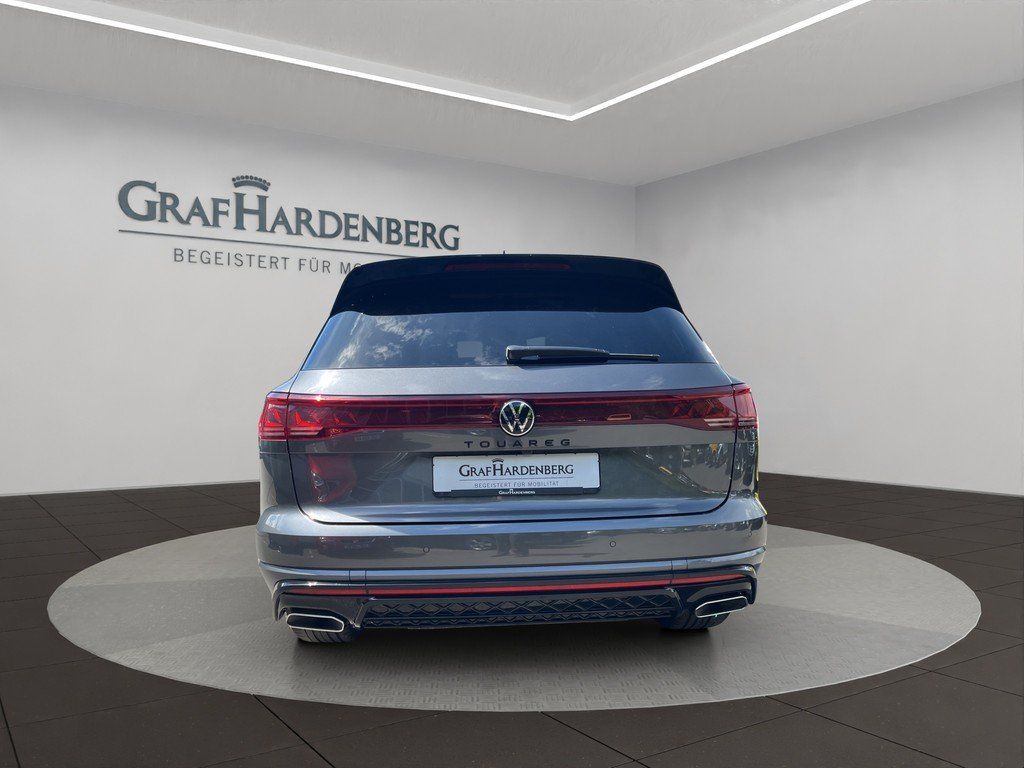 Volkswagen Touareg 2024 г. Серый, пробег 52800 км