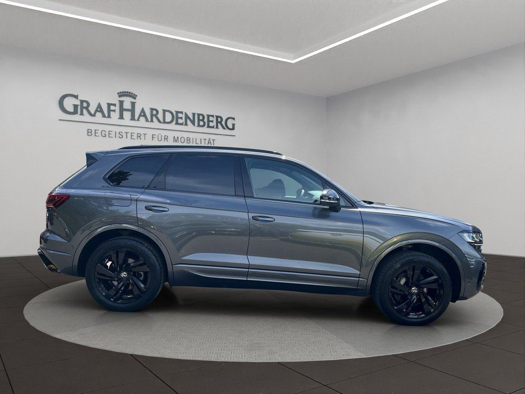Volkswagen Touareg 2024 г. Серый, пробег 52800 км