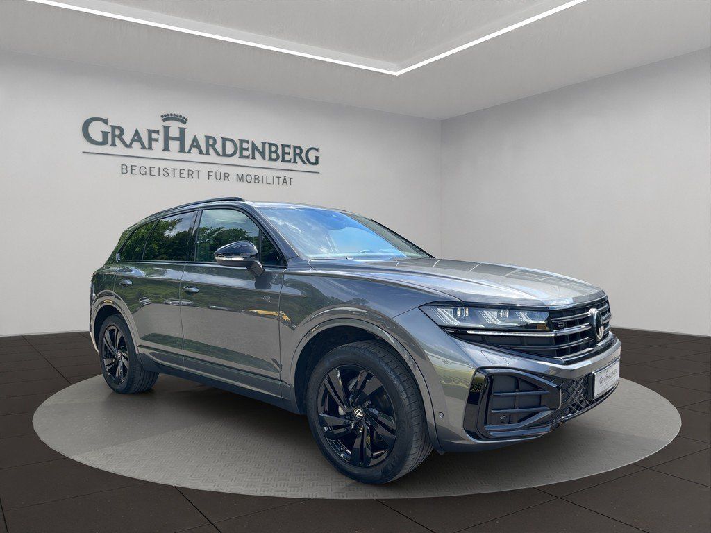 Volkswagen Touareg 2024 г. Серый, пробег 52800 км