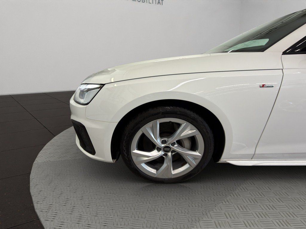 Audi A4 2023 г. Белый, пробег 58700 км