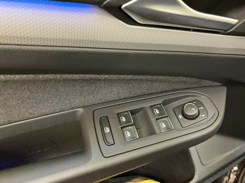 Volkswagen Golf 2024 г. Серый, пробег 20600 км