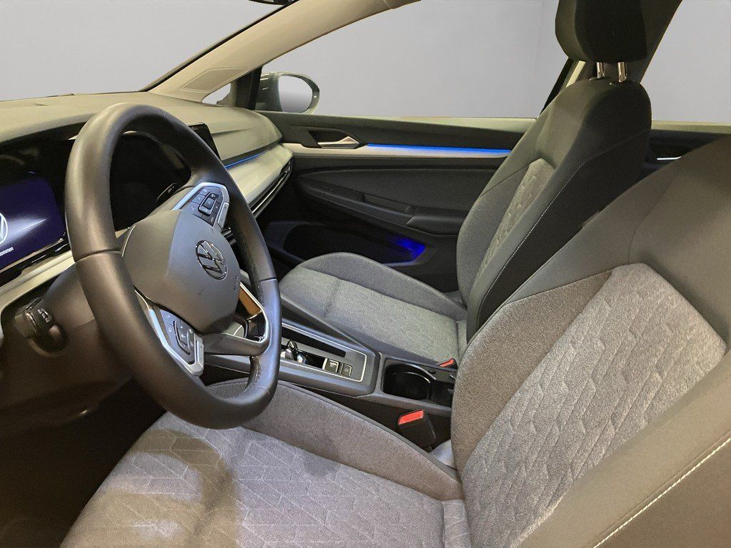 Volkswagen Golf 2024 г. Серый, пробег 20600 км