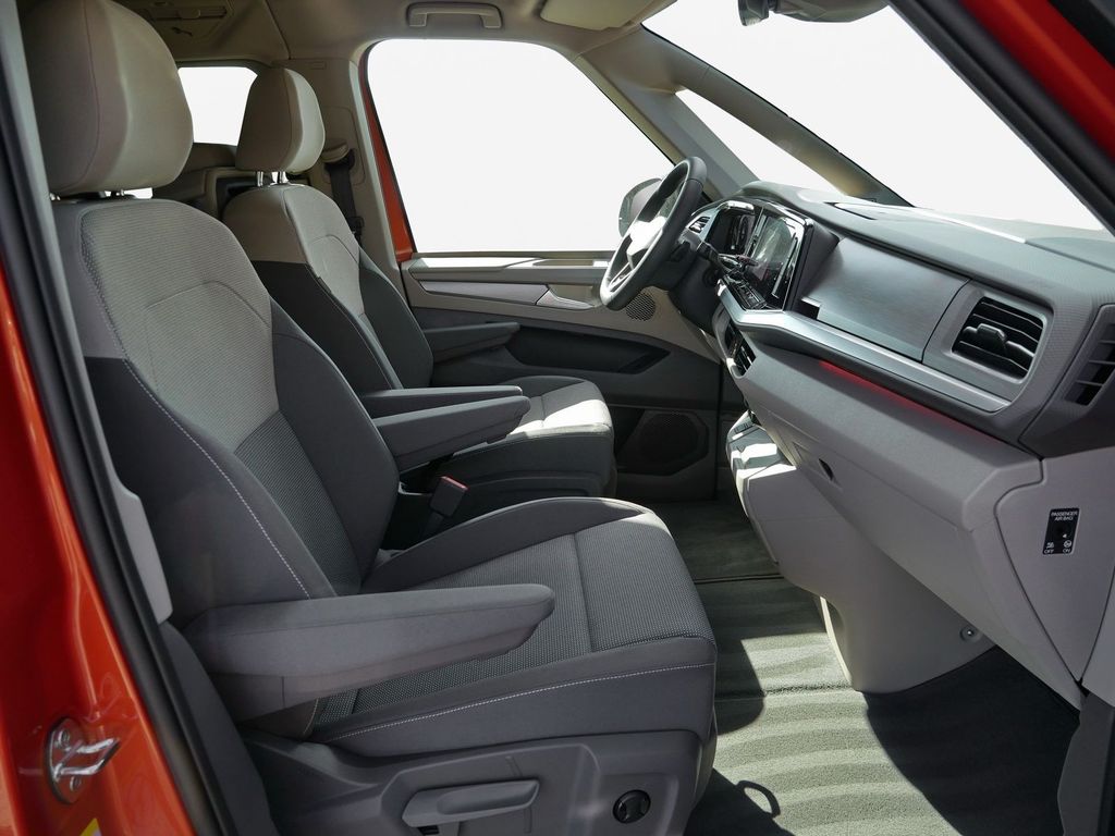 Volkswagen T7 MULTIVAN 2026 г. Серебристый, пробег 3000 км