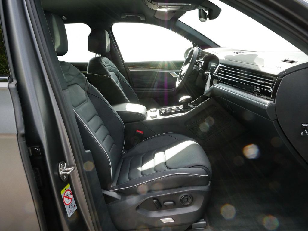 Volkswagen Touareg 2026 г. Серый, пробег 21775 км